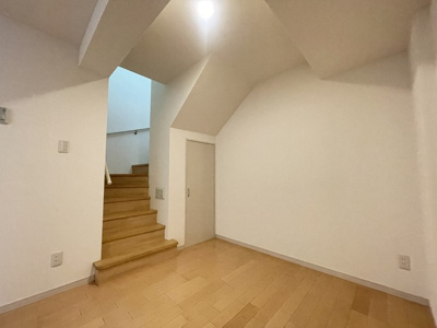 ★収納付きの寝室★