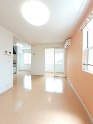 コッティ大泉の居間・リビング|ゆったり過ごせる居間です