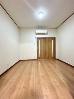 【洋室】 | 1階洋室6帖