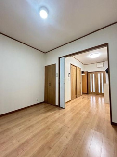 【洋室】 | 1階洋室6帖