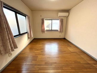 【洋室】 | 2階洋室8帖