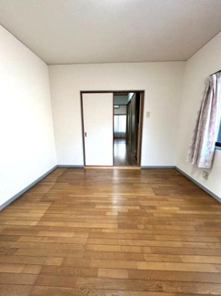 【洋室】 | 2階洋室8帖