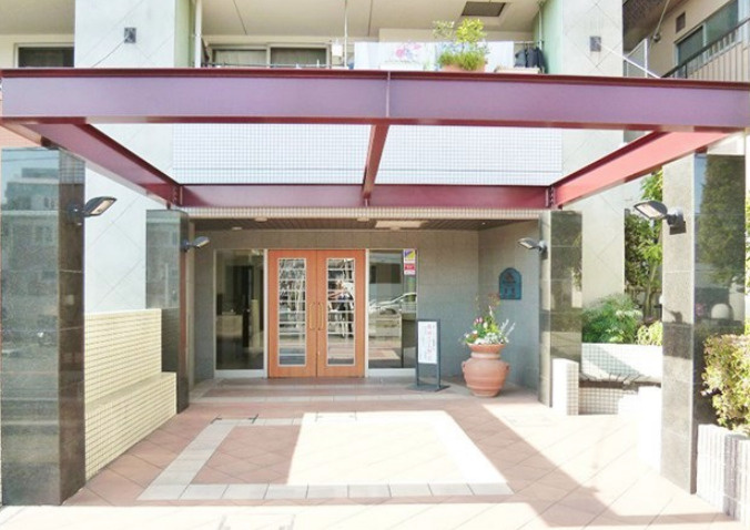 和光市白子３丁目の中古マンションのエントランス|主なマンション設備：エレベーター、オートロック、宅配ボックス、防犯カメラ、24時間セキュリティ