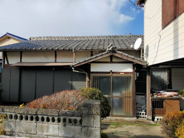 西条市飯岡3526番2の外観