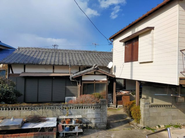 西条市飯岡3526番2の外観