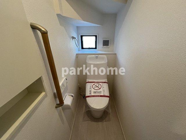 高知市朝倉丙　4期2棟-1 新築戸建てのトイレ|1F