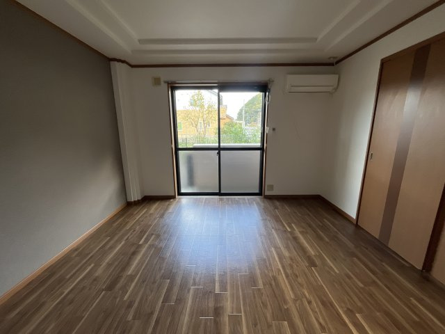 ホワイトベルの洋室