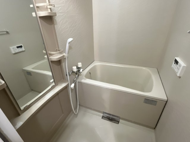 ホワイトベルの浴室