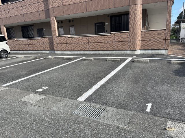 ホワイトベルの駐車場