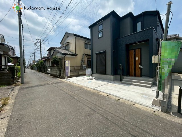 桶川市下日出谷12期　新築戸建　グラファーレ01の前面道路含む現地写真