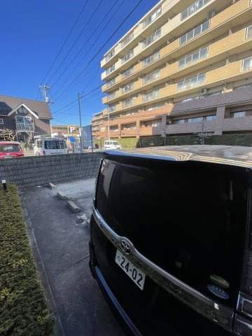 イアース八王子の駐車場