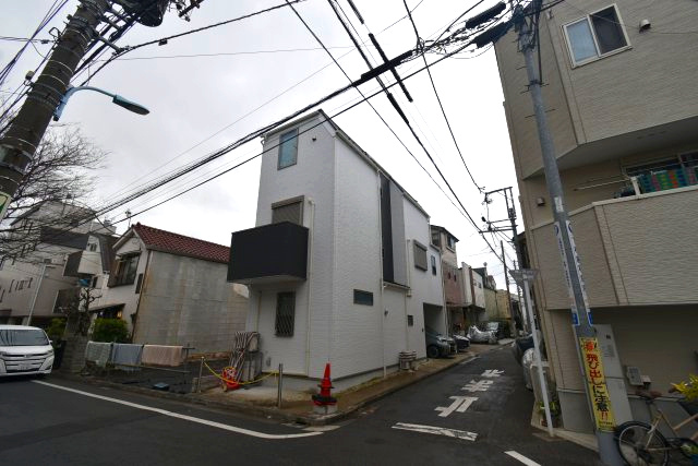 方南1丁目・中古戸建の前面道路含む現地写真