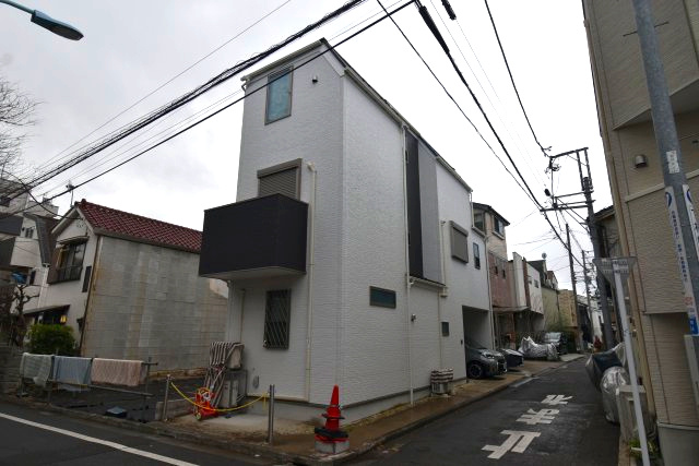 方南1丁目・中古戸建の前面道路含む現地写真