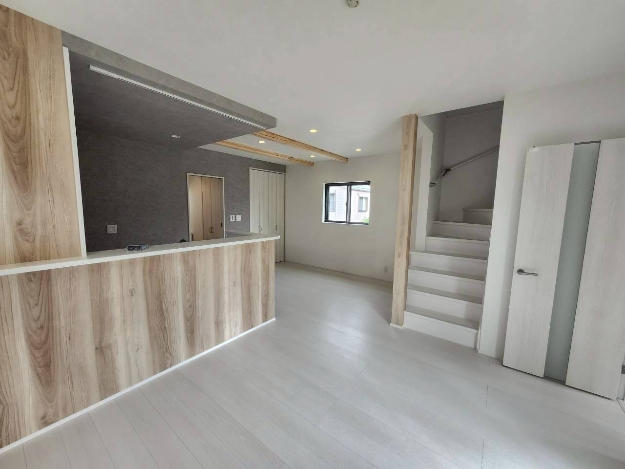 堺市西区上野芝向ヶ丘町2丁新築戸建の居間・リビング