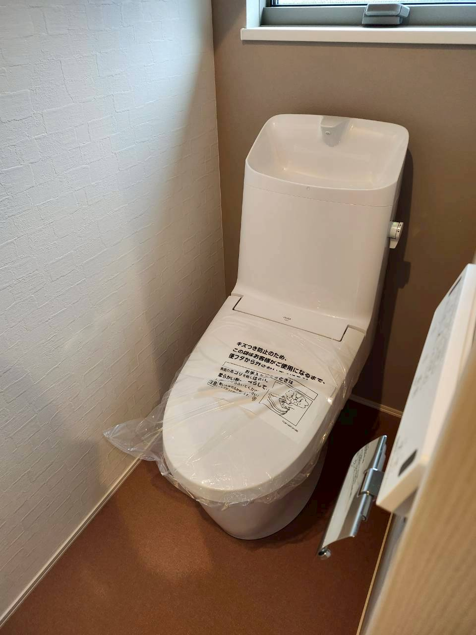 堺市西区上野芝向ヶ丘町2丁新築戸建のトイレ