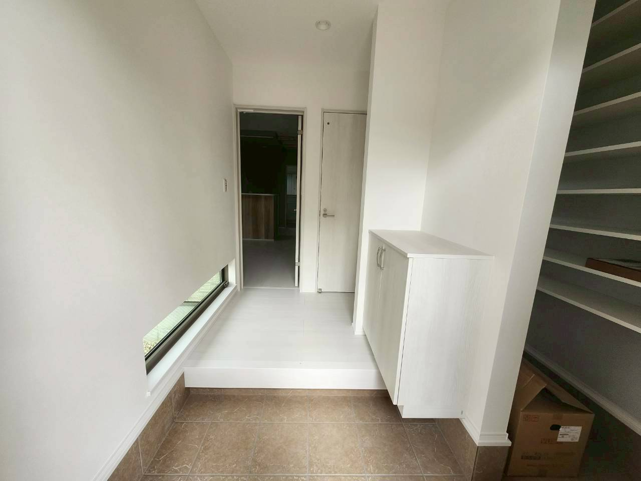 堺市西区上野芝向ヶ丘町2丁新築戸建の玄関