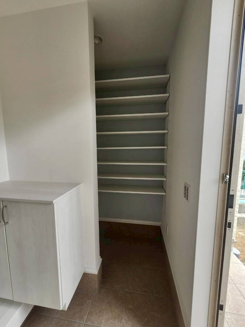 堺市西区上野芝向ヶ丘町2丁新築戸建の玄関