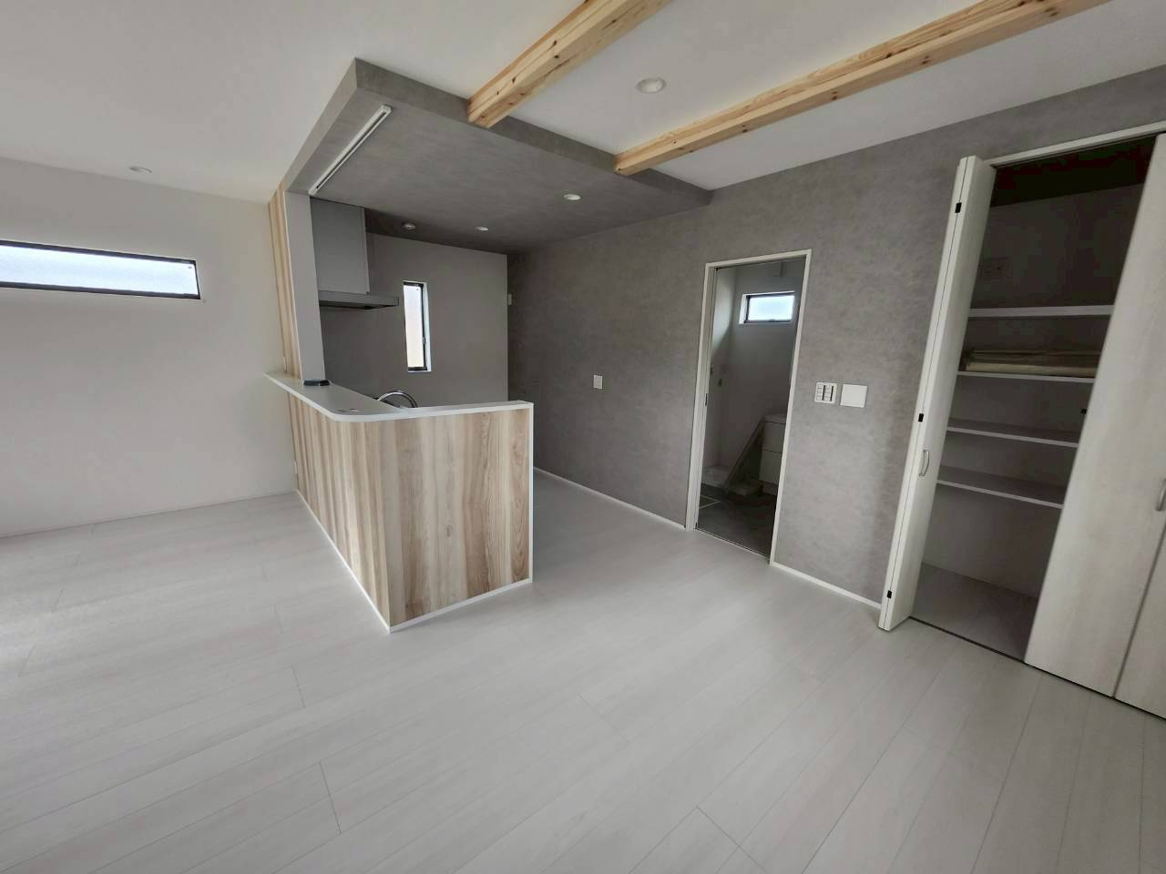 堺市西区上野芝向ヶ丘町2丁新築戸建の居間・リビング