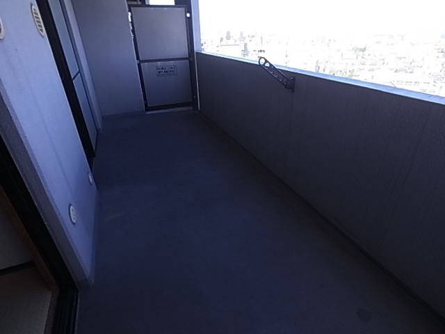 神戸市兵庫区駅南通２丁目の賃貸マンションのバルコニー