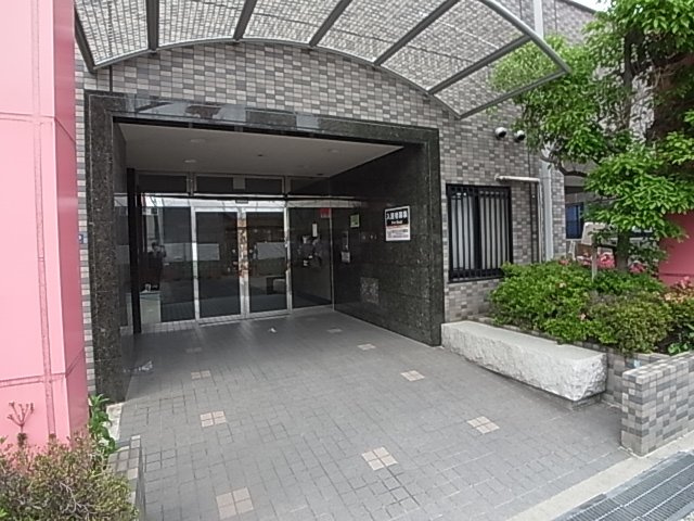 神戸市兵庫区駅南通２丁目の賃貸マンションのエントランス