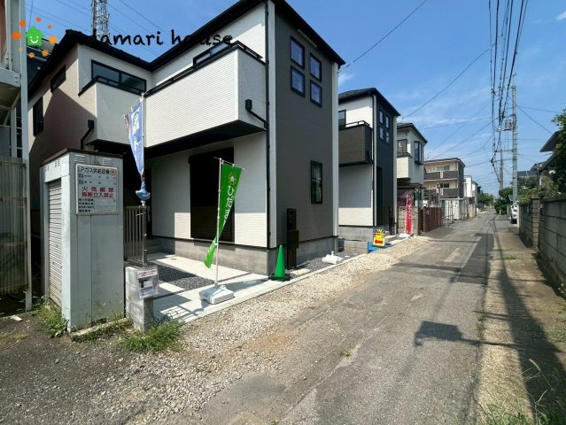 上尾市上町3期　新築戸建　グラファーレ02の前面道路含む現地写真