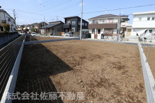 鴻巣市宮前の売地の展望|2025年4月5日の14時頃撮影。敷地内の南側隅から前面道路に向かって撮影。