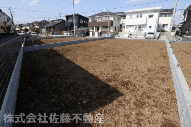 鴻巣市宮前の売地の展望|2025年4月5日14時頃撮影。敷地内の南側隅から前面道路方向を撮影。