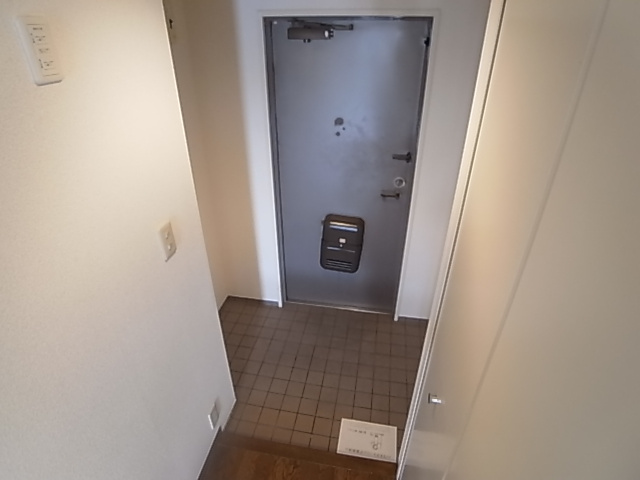 神戸市兵庫区駅南通２丁目の賃貸マンションの玄関