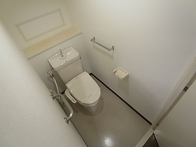 神戸市兵庫区駅南通２丁目の賃貸マンションのトイレ