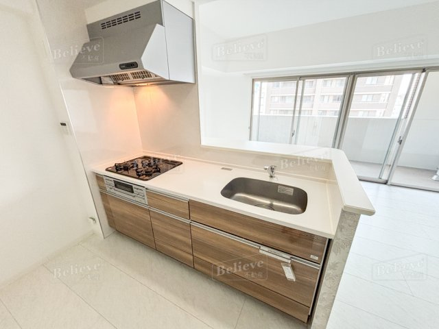 アーバンコート中央町のキッチン|使い勝手の良いカウンターキッチンです♪