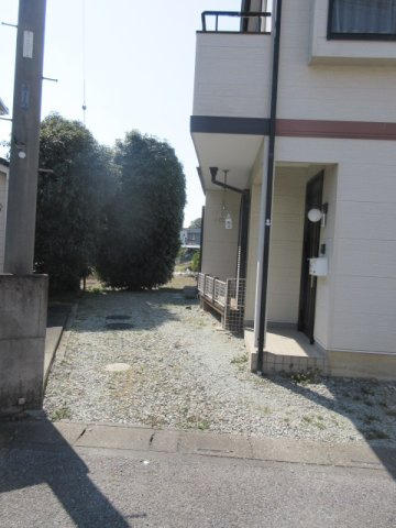 中古戸建　熊谷市石原1263-35（リフォーム住宅）の駐車場