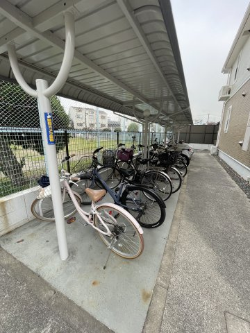ローザ・アルベロＢ棟の駐車場