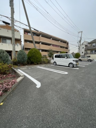 ローザ・アルベロＢ棟の駐車場