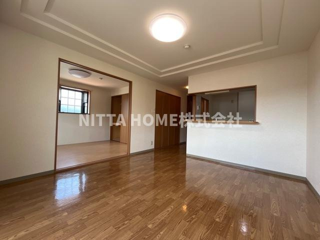 グランヴェールの居間・リビング|明るいリビングです○