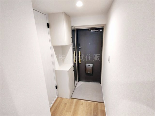 【玄関】 | 若葉グリーンプラザ参番館 | お出かけ前のチェックに便利なミラー付きです