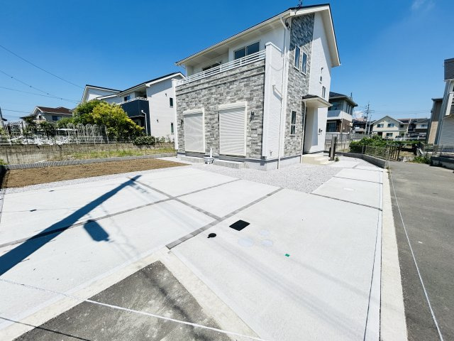 新築　前橋市上新田町全５棟　Blooming　Garden　１号棟の駐車場|現地写真　駐車スペースは並列2台分可能です！
