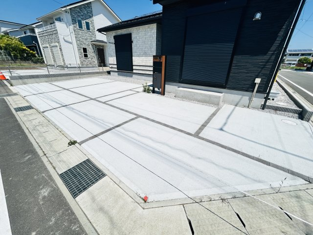 新築　前橋市上新田町　全５棟　Blooming　Garden　2号棟の駐車場|現地写真　駐車スペースは並列2台分可能です！
