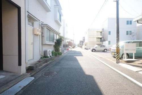 【前面道路含む現地写真】