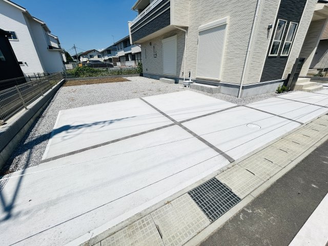 新築　前橋市上新田町　全５棟　Blooming　Garden　3号棟の駐車場|現地写真　駐車スペースは並列2台分可能です！
