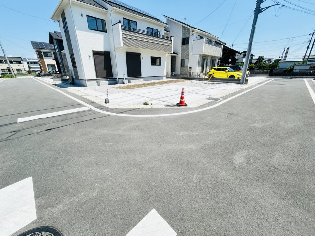 新築　前橋市上新田町　全５棟　Blooming　Garden　5号棟の前面道路含む現地写真|現地写真　西側接道幅員約6ｍ
