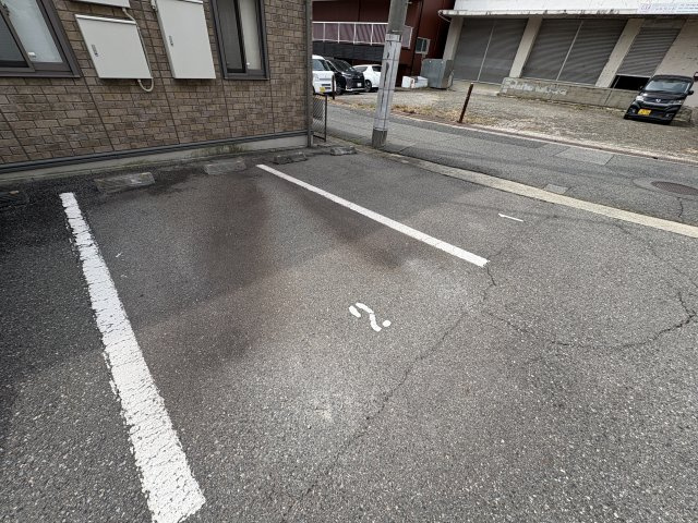 ラフィーネ林Ⅱの駐車場