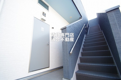 【エントランス】 | CozyHouse相模原 | 清潔なエントランス