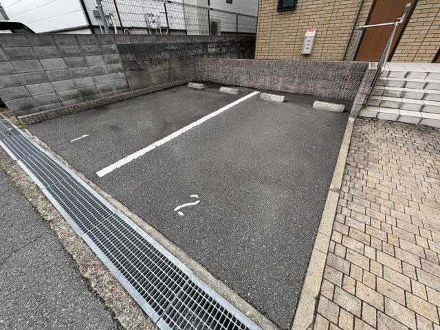 ラ・ペルーズ緑ヶ丘の駐車場