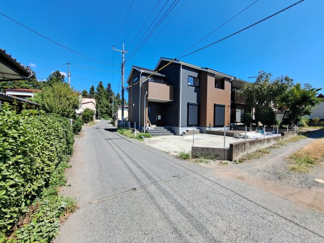 新築　沼田市柳町第2　１号棟の前面道路含む現地写真|西側接道幅員約4ｍ