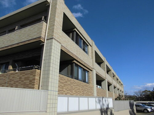 ライオンズヒルズ高峯参番館の外観