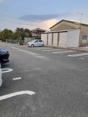 メゾン・シャンボールの駐車場