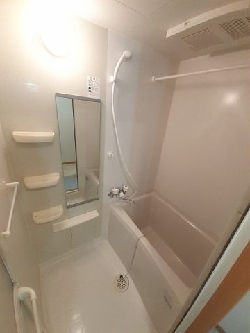 ラ　フローラの浴室|追い焚き・浴室乾燥機付きのお風呂です♪