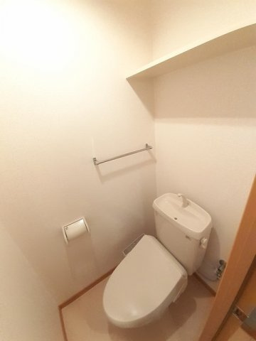 ラ　フローラのトイレ|嬉しい温水洗浄便座付き♪