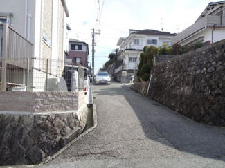 【前面道路含む現地写真】 | 川西市松が丘町　建築条件無土地