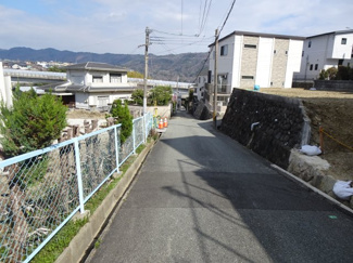 【前面道路含む現地写真】 | 川西市松が丘町　建築条件無土地